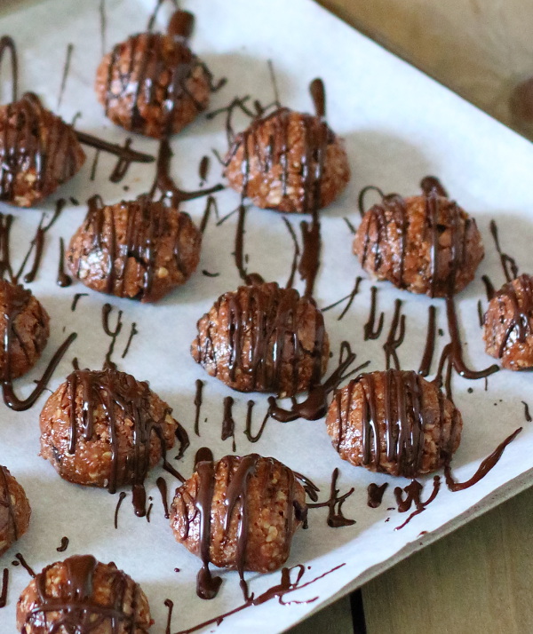 Dark Chocolate and Cherry Energy Bites Recipe - no bake, and only seven ingredients, they are deliciously chewy, sticky and sweet!