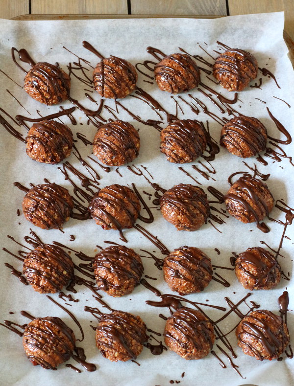 Dark Chocolate and Cherry Energy Bites Recipe - no bake, and only seven ingredients, they are deliciously chewy, sticky and sweet!