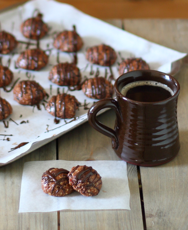 Dark Chocolate and Cherry Energy Bites Recipe - no bake, and only seven ingredients, they are deliciously chewy, sticky and sweet! | sliceofkitchenlife.com