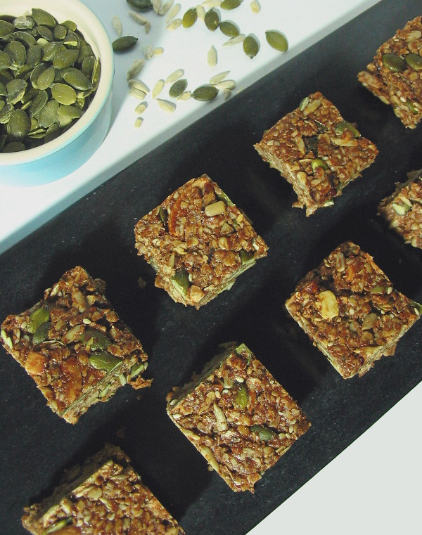 Cranberry coconut granola bars - tasty, filling granola bars, packed with healthy ingredients.