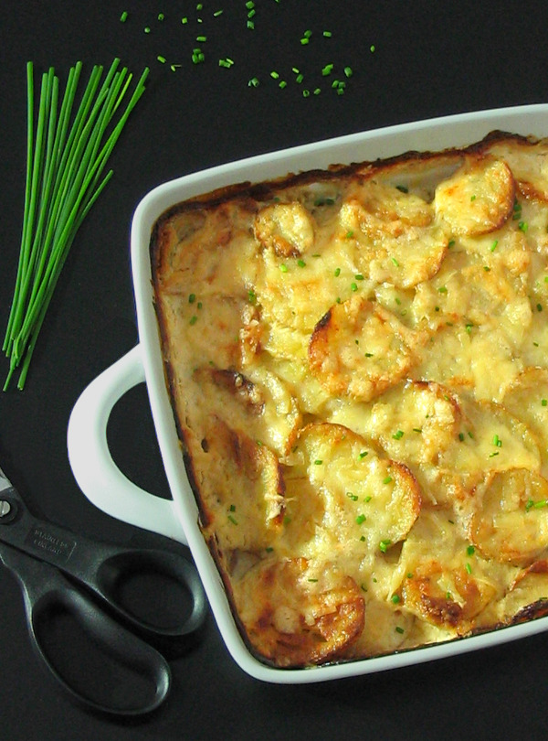 Garlic Cheesy Potatoes - baked in a lightened-up creamy sauce, these are the ultimate comfort food! | sliceofkitchenlife.com