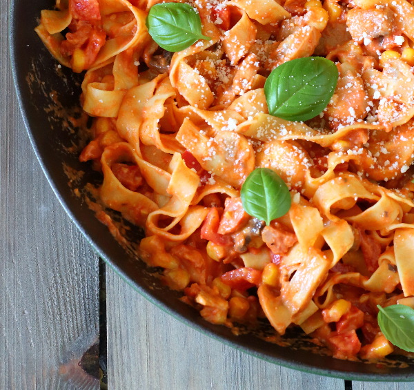 Spicy Chorizo and Red Pepper Pasta Recipe - Creamy, cheesy and packed full of veggies, this pasta dish is warming, comforting and oh so tasty! | sliceofkitchenlife.com